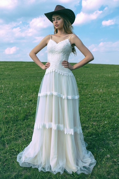 La robe de mariée bohème chic pour les amoureuses de la nature